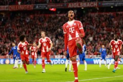 德甲焦点战：拜仁慕尼黑4-0大胜云达不莱梅，凯恩达成百球里程碑，榜首争夺白热化